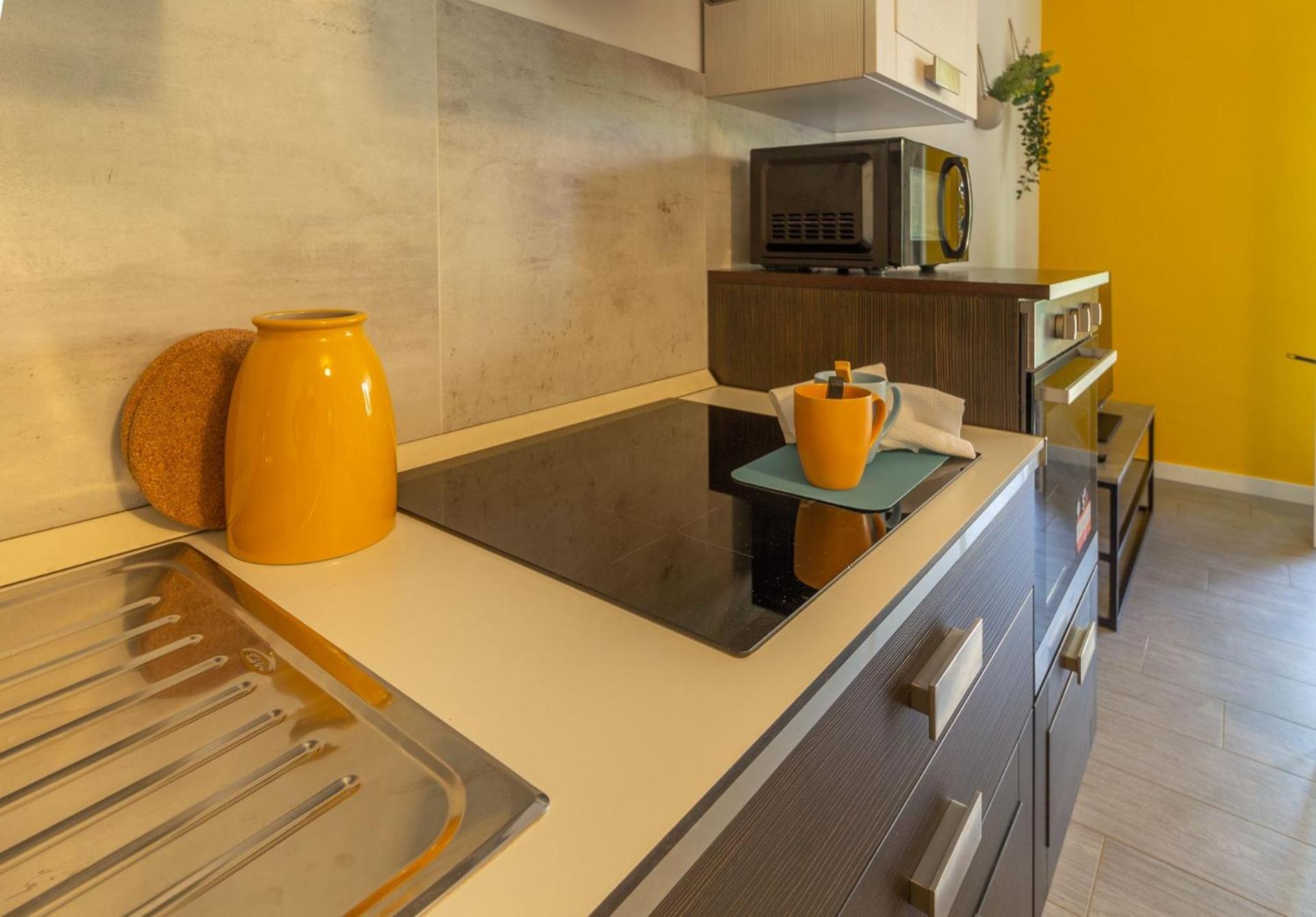 Apartment Mustard